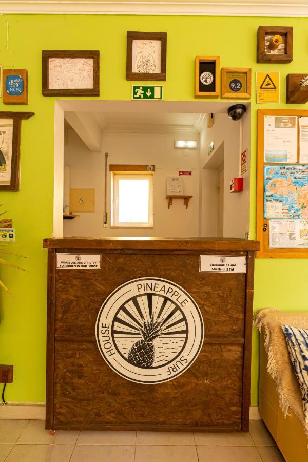 Pineapple Surf House Hostel Atouguia Da Baleia Bagian luar foto