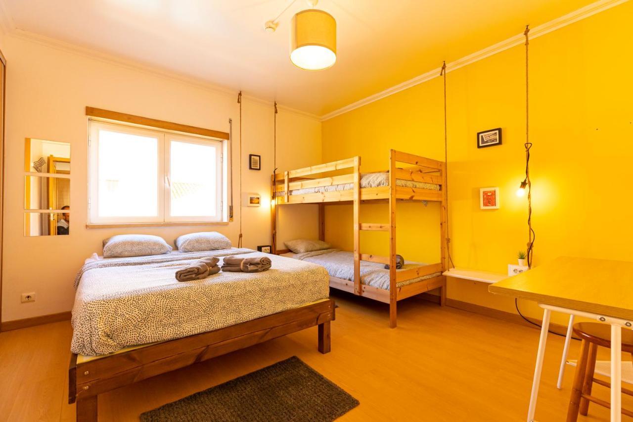 Pineapple Surf House Hostel Atouguia Da Baleia Bagian luar foto