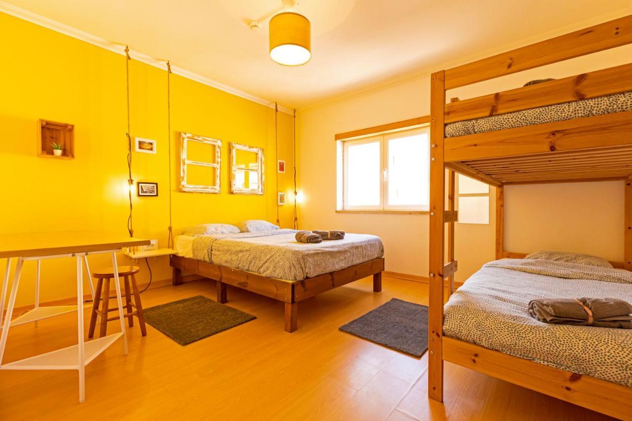 Pineapple Surf House Hostel Atouguia Da Baleia Bagian luar foto