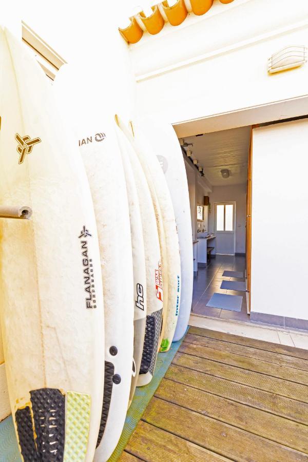 Pineapple Surf House Hostel Atouguia Da Baleia Bagian luar foto