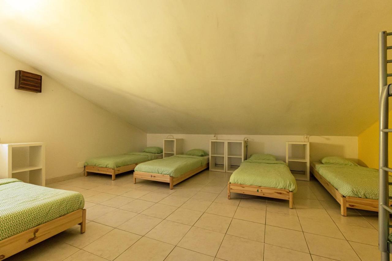 Pineapple Surf House Hostel Atouguia Da Baleia Bagian luar foto