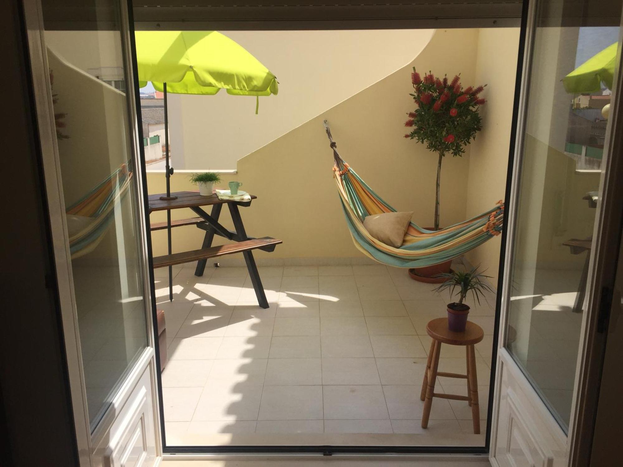 Pineapple Surf House Hostel Atouguia Da Baleia Bagian luar foto